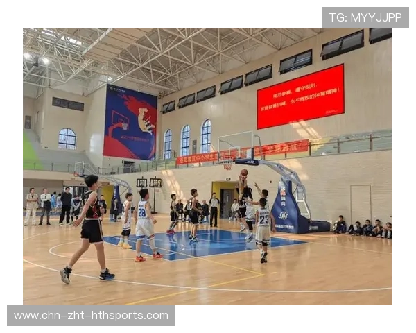 球场维修工匠日常揭秘：保障比赛顺利进行，篮球场地维修